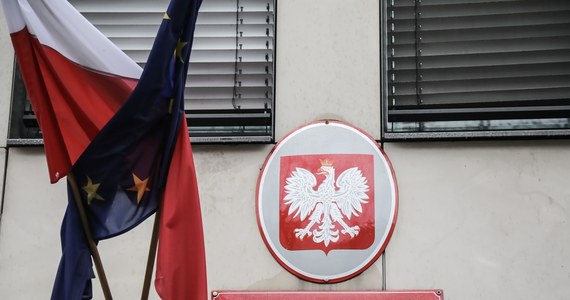 Polska wydala rosyjskich dyplomatów. Jak poinformowało Ministerstwo Spraw Zagranicznych trzech pracowników Ambasady Federacji Rosyjskiej w Warszawie zostało uznanych za personae non gratae. Nota dyplomatyczna w tej sprawie została dziś wręczona rosyjskiemu ambasadorowi.