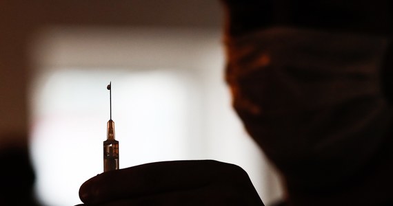 W pierwszych niemieckich firmach wystartowały szczepienia przeciwko Covid-19 – donosi tygodnik „Spiegel”, zaznaczając, że najpóźniej od czerwca wiele zakładów w Niemczech będzie oferować szczepienia swoim pracownikom i ich rodzinom.