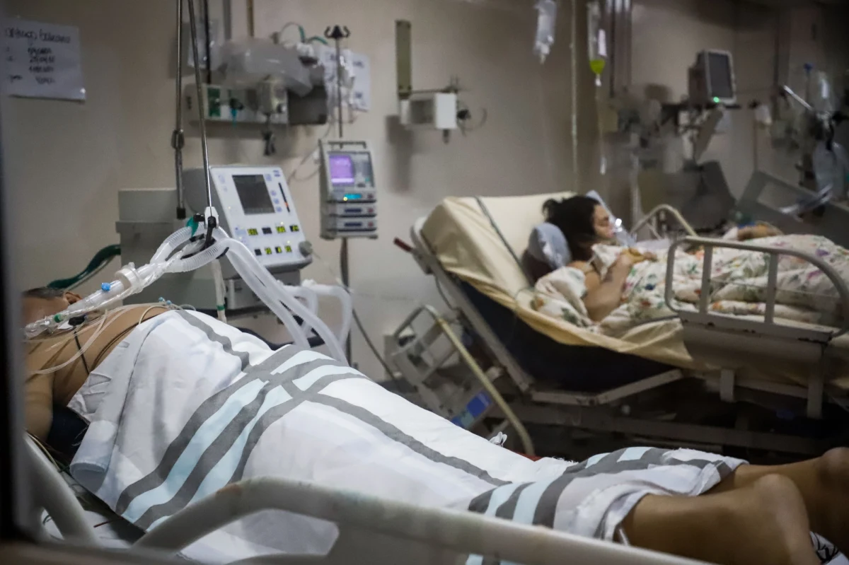 Wskaźnik R, informujący o tym, ile osób statystycznie może zainfekować jeden zakażony, dla Polski wynosi dziś 0,86 - podał na Twitterze minister zdrowia Adam Niedzielski. Wskaźnik spadł z 1,21 w marcu i wynosi dokładnie tyle, ile we wrześniu ubiegłego roku.