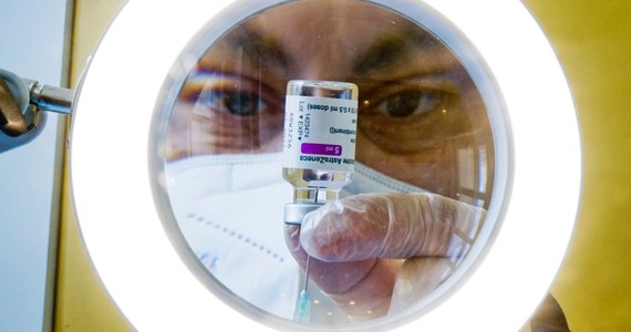 Norwegia powinna zaprzestać stosowania szczepionki AstraZeneca przeciwko Covid-19 - zalecił Narodowy Instytut Zdrowia Publicznego. W środę Dania jako pierwszy kraj w Europie zrezygnowała z niej z powodu występowania zakrzepów krwi.