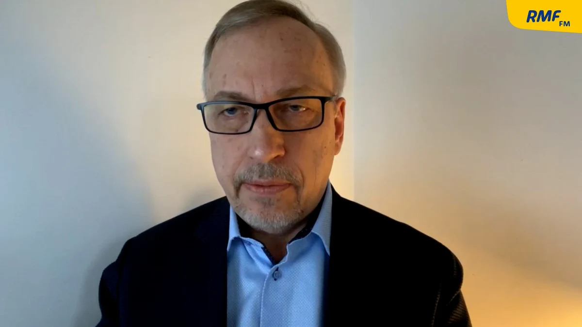 "Nie lubię pojęcia kuszenie" - tak senator PO Bogdan Zdrojewski mówił w Porannej rozmowie w RMF FM o tym, że PO chce przeciągnąć Jarosława Gowina na swoją stronę. "Nie znam sytuacji, w której padła propozycja dla pana Gowina, by został premierem lub marszałkiem Sejmu" - stwierdził gość Roberta Mazurka. Zdrojewski, pytany, czy wierzy w to, że Gowin opuści Zjednoczoną Prawicę i przejdzie do opozycji, odpowiedział krótko: "Nie za bardzo". "Patrzę na to z politowaniem, dla mnie Jarosław Gowin dzisiaj nie jest wiarygodnym partnerem, ja bym z nim rozmów nie toczył. Natomiast opozycja ma obowiązek szukać rozwiązania sytuacji, w której znajduje się państwo polskie, przerwać historię związaną z rządami PiS" - powiedział senator PO. "Nie potępiam Gowina w czambuł" - dodał. "Obserwuję, pod czym Jarosław Gowin podpisuje się przez ostatnie 6 lat. Nie jestem w stanie usunąć tego ze swojej pamięci. Ale pamiętam także dobre czasy i dobre decyzje Jarosława Gowina wtedy, gdy był w rozmaitych resortach" - zapewnił. 