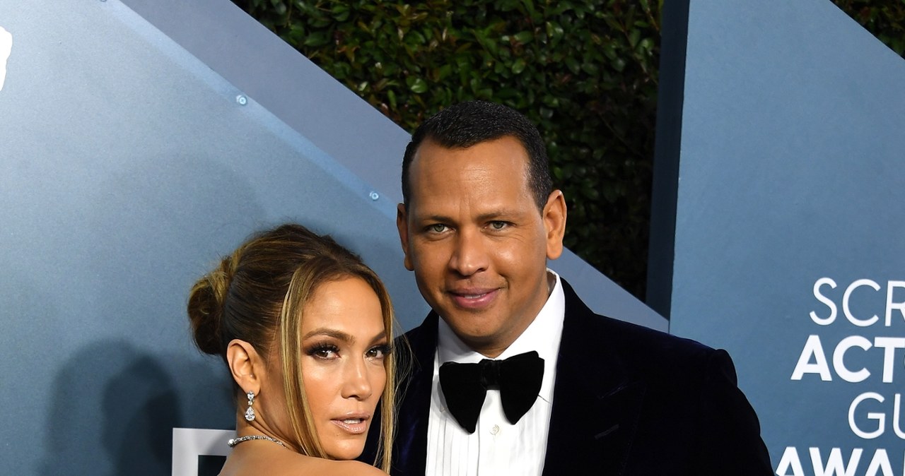 Jennifer Lopez i Alex Rodriguez odwołali swoje zaręczyny i oficjalnie ogłosili, że rozstali się po czterech latach związku. "Jesteśmy lepsi jako przyjaciele" - przyznali we wspólnym oświadczeniu.