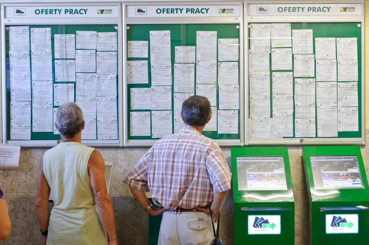 Rząd chce objąć bezrobotnych ubezpieczeniem zdrowotnym. To nowy pomysł Ministerstwa Rozwoju, Pracy i Technologii. Ma on doprowadzić do tego, że każdy Polak będzie miał dostęp do bezpłatnej służby zdrowia. Niezależnie od tego czy pracuje, jest rencistą, emerytem, czy też osobą bezrobotną.