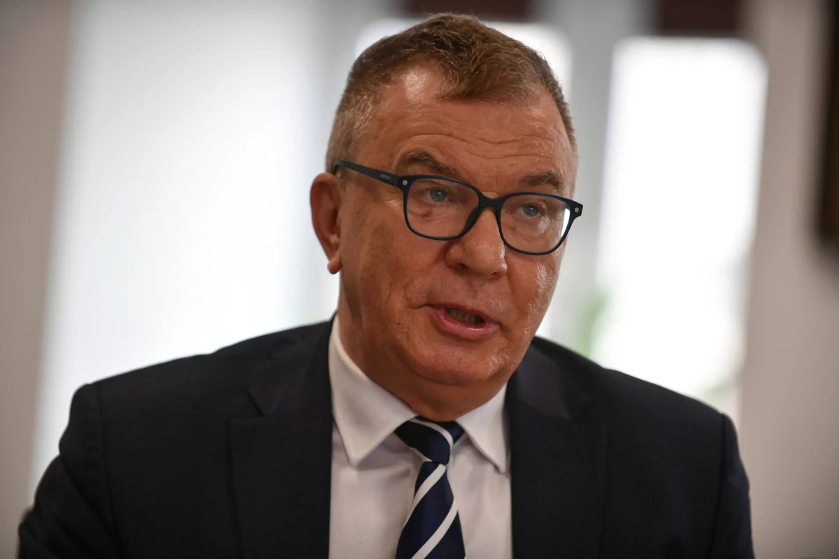 "Widać wyraźnie, że zachorowania spadają. Mamy zaszczepione grupy ryzyka" - twierdzi w Popołudniowej rozmowie w RMF FM Adam Abramowicz, Rzecznik Małych i Średnich Przedsiębiorców, który apeluje o zakończenie lockdownu 30 kwietnia. "Mamy już rok do czynienia z wirusem. Jest wiele osób zaszczepionych w sposób naturalny" - uważa gość Marcina Zaborskiego. I zapewnia: "Mamy ewidentnie spadającą krzywą zachorowań. Widać, że pandemia się w Polsce kończy, przynajmniej trzecia fala". Co premier odpowiedział na jego apel o odmrożenie gospodarki w dniu 30 kwietnia? "Premier odpowiedział na razie komunikatem, że przedłuża lockdown jeszcze o okres po majówce" - mówi Abramowicz. 