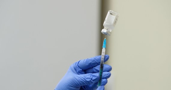 Europejska Agencja Leków (EMA) bada również drugi możliwy efekt uboczny Vaxzevria, szczepionki przeciwko koronawirusowi firmy AstraZeneca - informuje belgijska gazeta "Het Nieuwsblad".