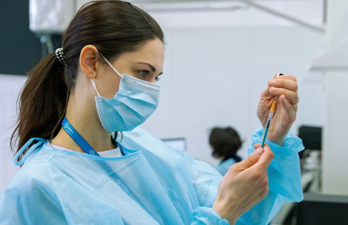 Minionej doby w Polsce zarejestrowano 15 763 nowych przypadków zakażenia koronawirusem - podało Ministerstwo Zdrowia. Zmarło 616 chorych z Covid-19. Łącznie od początku pandemii zakaziło się 2 675 874 osoby, a 61 825 zmarło.