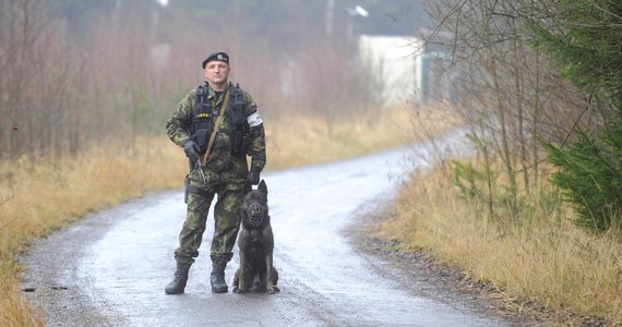 ​Rosyjskie służby specjalne odpowiadają za wybuch w magazynie amunicji w czeskich Vrběticach - poinformował w sobotę premier Andrej Babiš na niespodziewanej konferencji prasowej. W związku z tym Czechy zdecydowały o wydaleniu 18 rosyjskich dyplomatów.