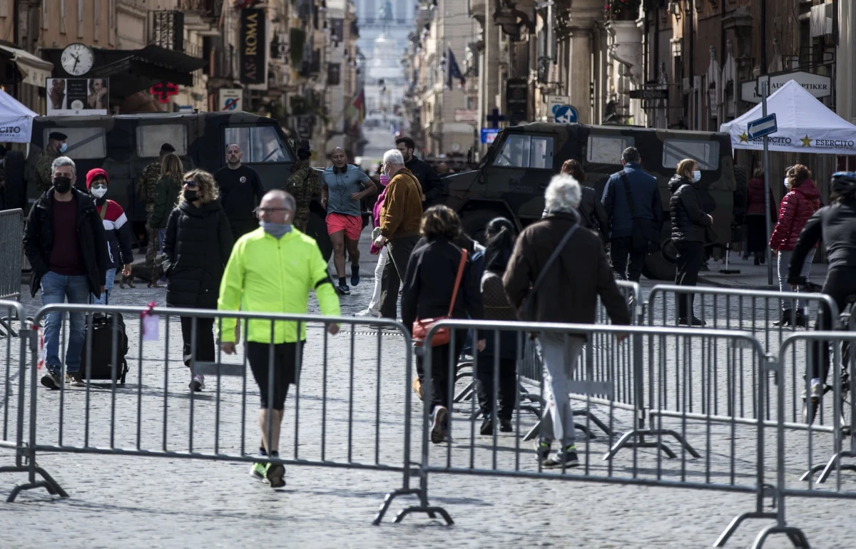 Jest jeszcze za wcześnie na to, by znieść godzinę policyjną we Włoszech - uważa wiceminister zdrowia Pierpaolo Sileri. W wywiadzie dla dziennika "La Stampa" w niedzielę ocenił, że wciąż wysoka liczba zgonów i zakażeń nie pozwala na złagodzenie restrykcji.