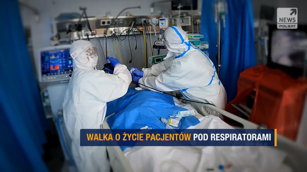 Urządzenie, które może uratować życie ludzkie, ale niestety w wielu przypadkach nie pomaga. Mowa tu o respiratorze, który dzisiaj jest ostateczną deską ratunku dla ciężko chorych na Covid-19. Pacjenci i lekarze w materiale o nierównej walce z koronawirusem.Program "Raport" na antenie Polsat News od poniedziałku do piątku o godzinie 21.