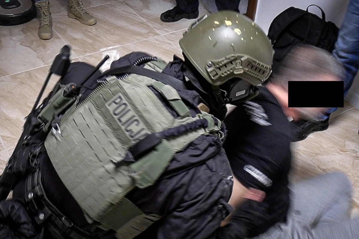 11 członków powiązanego z pseudokibicami Ruchu Chorzów gangu "Psychofans" zostało zatrzymanych przez Centralne Biuro Śledcze Policji. Wśród nich są dwaj, którzy włamali się do siedziby swojego klubu, zdewastowali ją i okradli. 