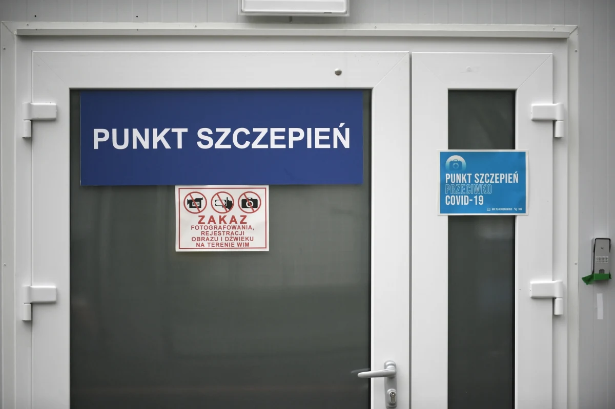 W Legnicy ruszył pierwszy punkt szczepień powszechnych. Początkowo w każdym województwie powstanie jeden punkt szczepień powszechnych. Docelowo ma być ich 471 w całym kraju. 