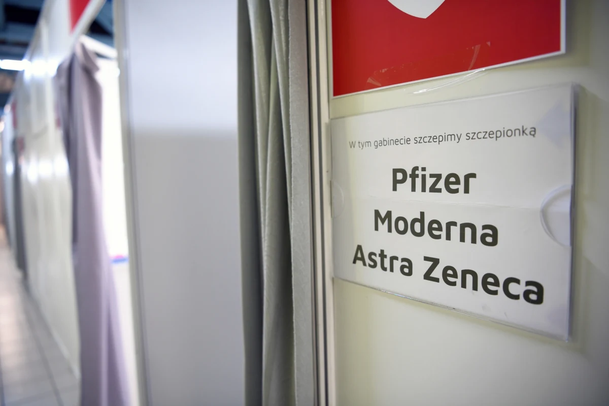 Do 10 maja chcemy spowodować, żeby każdy obywatel powyżej 18. roku życia mógł otrzymać e-skierowanie i od 10 maja zapisywać się na szczepienie - zadeklarował premier Mateusz Morawiecki. Słowa te padły podczas konferencji poprzedzającej otwarcie punktu szczepień powszechnych w Legnicy. 