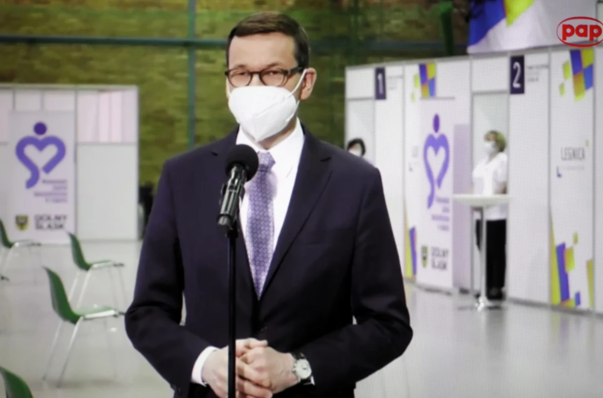 Na przełomie maja i czerwca będzie można odmrażać znaczną część gospodarki - oświadczył w Lubinie premier Mateusz Morawiecki. Zastrzegł, że zależy to od tempa szczepień przeciwko koronawirusowi.