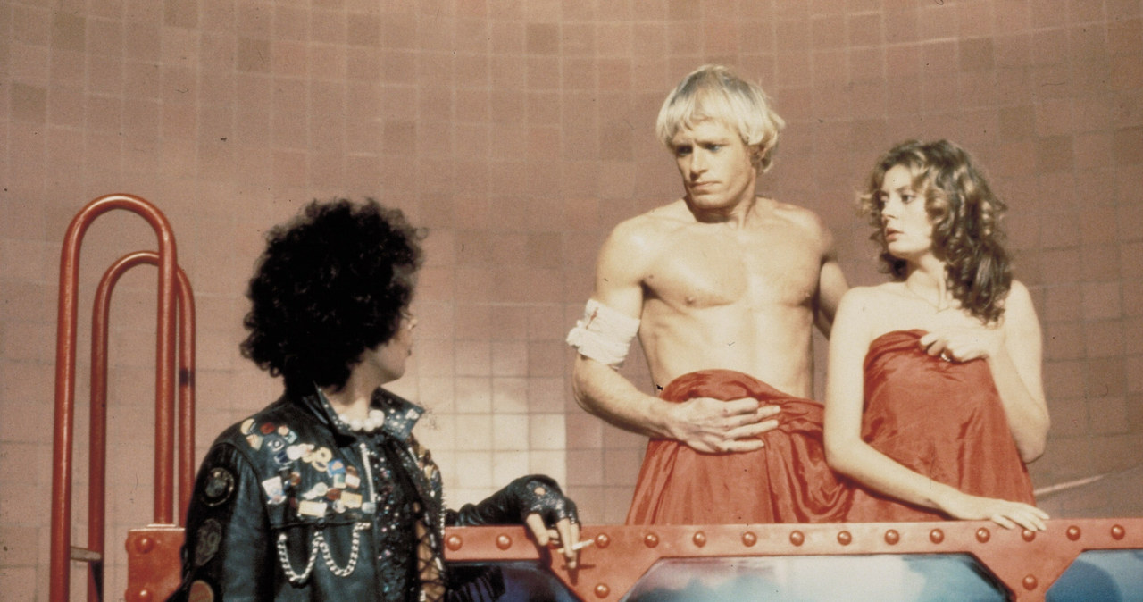 Mieszczące się w Portland kino Clinton Street Theater od 43 lat regularnie pokazuje w swoim repertuarze kultowy musical z 1975 roku "Rocky Horror Picture Show". Tradycja ta nie została przerwana nawet przez pandemię COVID-19. Choć kino od ubiegłego roku było zamknięte dla widzów, jego pracownik nie zaprzestał kontynuował odbywające się co sobotę o północy pokazy tego filmu.