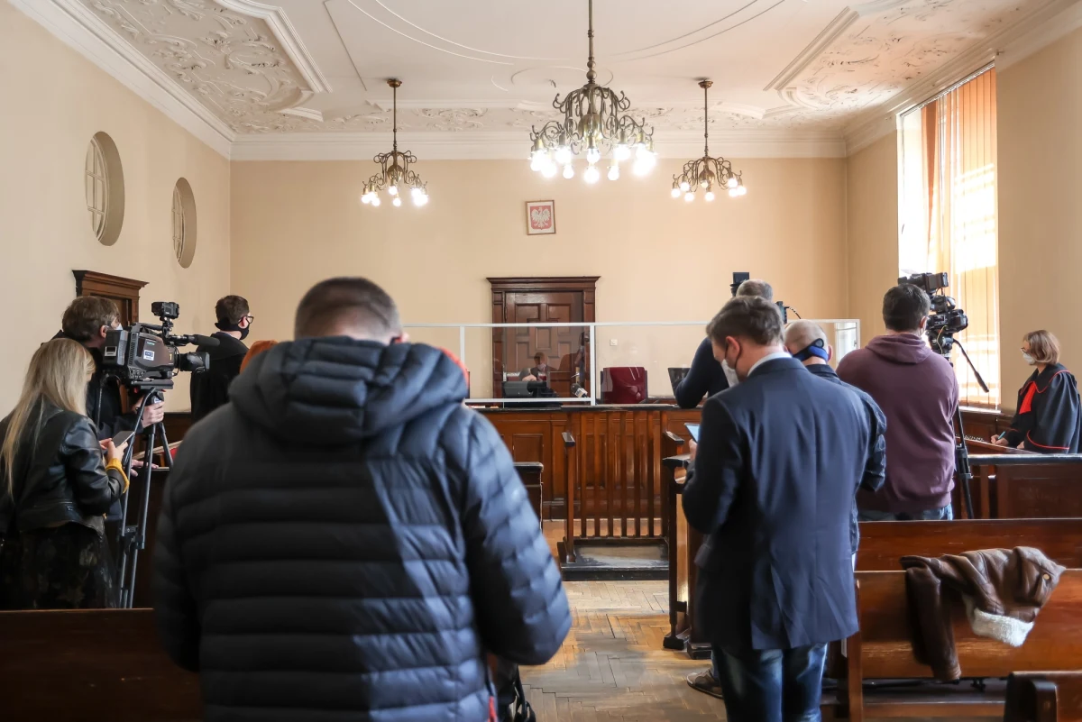 Marek W., znany z pracy z dziećmi animator kultury z Trójmiasta, został przez sąd uznany winnym 3 przestępstw pedofilskich. Mężczyzna trafi do więzienia na 4 lata. 