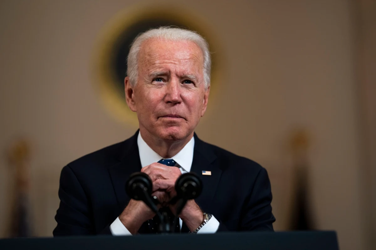 Werdykt w sprawie George'a Floyda może być "wielkim krokiem naprzód" w zwalczaniu systemowego rasizmu w USA - ocenił we wtorek prezydent Joe Biden po uznaniu przez ławę przysięgłych, że były policjant jest winny zabójstwa Afroamerykanina.