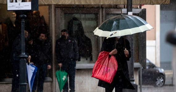 Czeka nas zmiana w pogodzie. Jak informuje IMGW, środa ma być ostatnim dniem w najbliższym czasie dniem z dobrą pogodą. Mimo to na terenie całego kraju mogą pojawić się burze i przelotne opady deszczu - mówi rzecznik i synoptyk IMGW-PIB Grzegorz Walijewski. W czwartek rano temperatura może spaść nawet do 1-2 stopni Celsjusza, a ochłodzenie może utrzymać się do przyszłego wtorku.