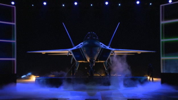 Korea Południowa przedstawiła prototyp pierwszego wyprodukowanego w kraju myśliwca KF-X. Został on zaprezentowany podczas ceremonii wdrożenia, która odbyła się w siedzibie Korea Aerospace Industries w południowym mieście Sacheon. Korea Aerospace Industries Ltd (KAI). W tym roku mają odbyć się testy naziemne, a pierwsze loty spodziewane są w 2022 r. Ostatecznie w planach jest wymiana większość starszych myśliwców F-4 i F-5 wyprodukowanych w Korei Południowej i wyprodukować więcej na eksport. W prezentacji uczestniczył Cheong Wa Dae, z biura prezydenta.