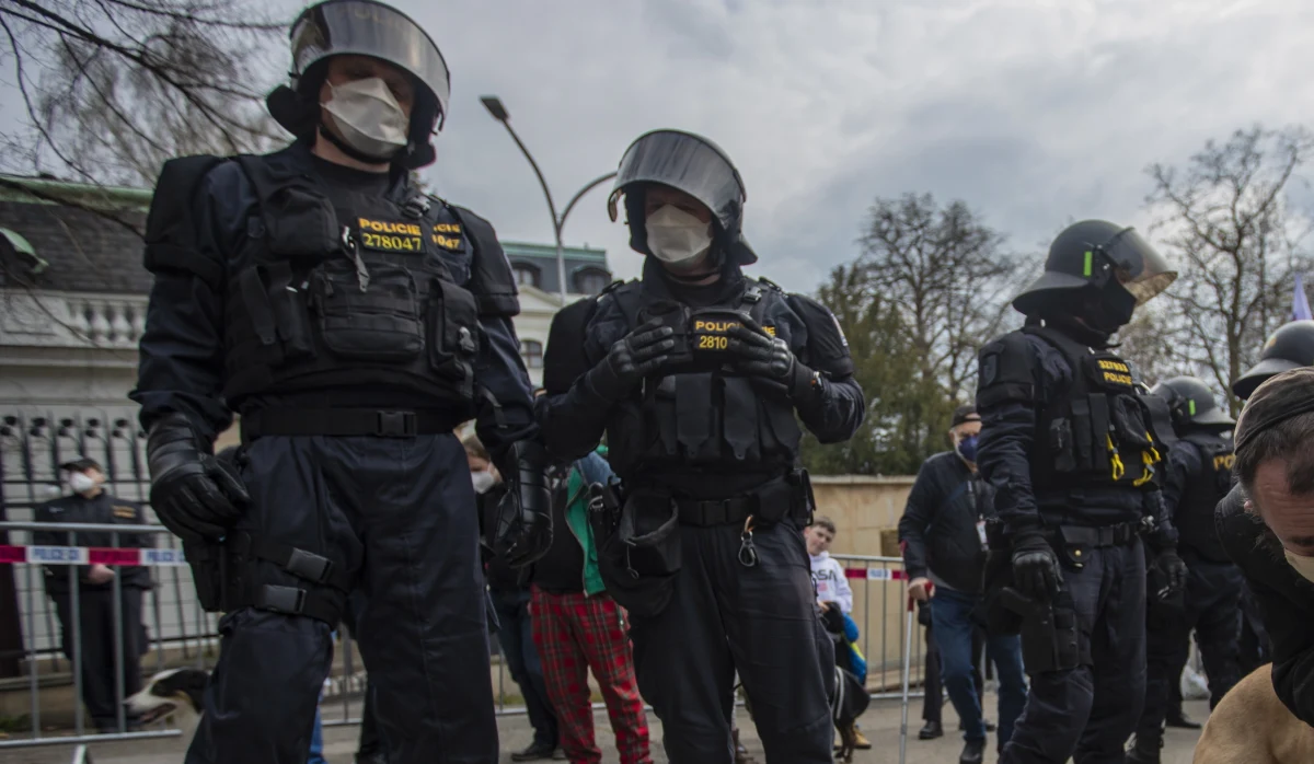 Policjanci z Krajowej Centrali Zwalczania Przestępczości Zorganizowanej (NCOZ) zatrzymali w środę pięć osób, które miały brać udział w walkach po stronie samozwańczej Donieckiej Republiki Ludowej. Postępowanie dotyczy działalności terrorystycznej.