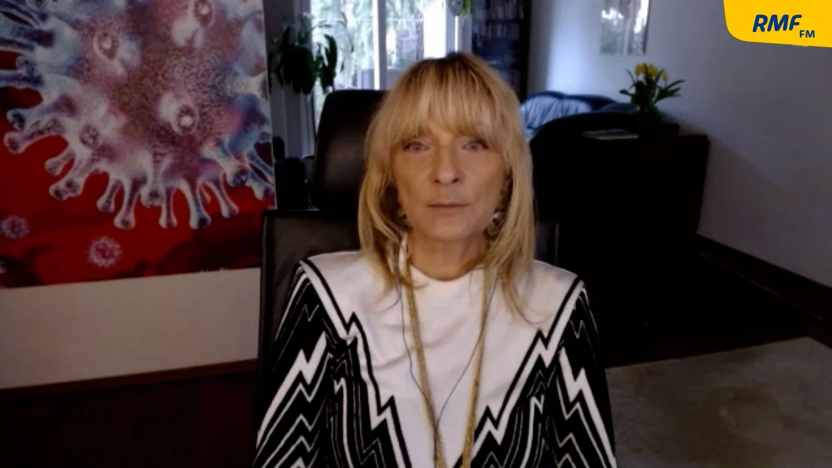 "Podobała mi się dzisiejsza konferencja ministra Niedzielskiego. Próbował umotywować to, z czym będziemy mieć do czynienia w najbliższym czasie" - stwierdziła w Popołudniowej rozmowie w RMF FM prof. Maria Gańczak, kierownik Katedry Chorób Zakaźnych Uniwersytetu Zielonogórskiego, odnosząc się do środowej konferencji ministra zdrowia poświęconej regionalnemu luzowaniu obostrzeń epidemicznych. "Wydaje się, że rząd odrobił lekcję z jesieni ubiegłego roku, kiedy otwarto szkoły dla wszystkich dzieci, bez żadnych zasad praktycznie kontroli zakażeń. To z zawężeniem testowania przyczyniło się wydatnie do powstania tzw. drugiej fali. Teraz tego błędu nie chcemy powtórzyć - w związku z tym nie mamy otwarcia szkół dla wszystkich" - dodała.  