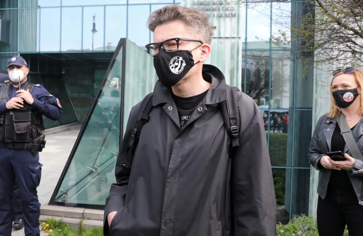 W czwartek w południe Izba Dyscyplinarna Sądu Najwyższego ma wznowić posiedzenie w sprawie wniosku śledczych o zatrzymanie i doprowadzenie do prokuratury warszawskiego sędziego Igora Tulei. W środę przed północą SN, po blisko 12 godzinach procedowania, ogłosił przerwę w tym posiedzeniu.