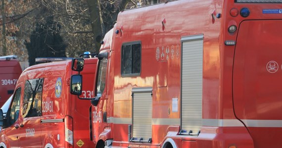 105 osób ewakuowano tej nocy z jednego z bloków w Jaworznie w Śląskiem. Przyczyną był pożar.