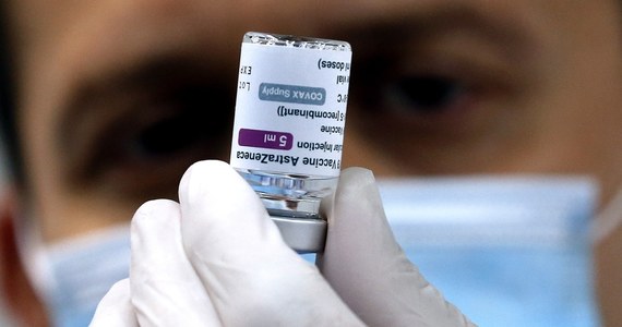 Komisja Europejska przygotowuje pozew przeciwko koncernowi AstraZeneca - informuje portal Politico, powołując się na pragnących zachować anonimowość unijnych dyplomatów.