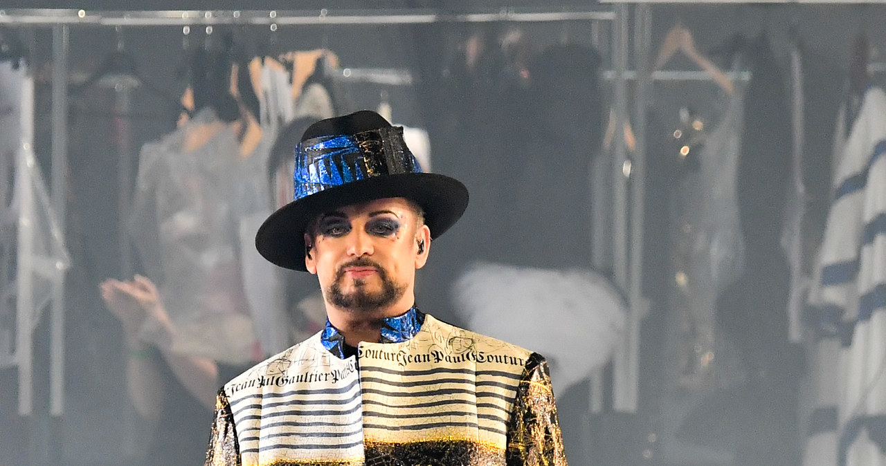 Słynący z ekstrawaganckiego stylu wokalista zespołu Culture Club, Boy George, ogłosił, że latem ruszą zdjęcia do jego filmowej biografii. Wciąż jednak nie ma odtwórcy głównej roli. Piosenkarz właśnie rozpoczyna casting, który ma wyłonić najlepszego aktora.