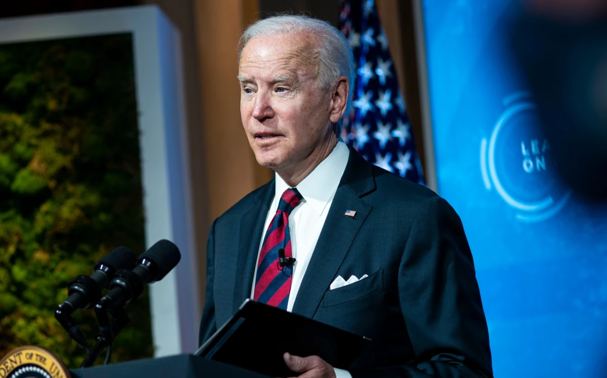 Prezydent Joe Biden otworzył oficjalnie dwudniowy, wirtualny szczyt klimatyczny, deklarując, że Stany Zjednoczone zredukują emisje gazów cieplarnianych o 52 proc. do 2030 roku. "Chodzi o to, by zapewnić na wszystkim lepszą przyszłość" - powiedział. W szczycie udział bierze także prezydent Polski Andrzej Duda, który jeszcze przed spotkaniem wskazywał, że elektrownie atomowe muszą stanowić istotną część miksu energetycznego. 