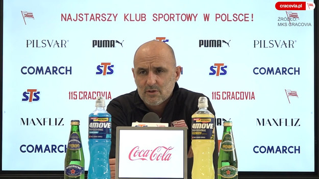 - W derbach zazwyczaj nie ma faworytów. Ostatnio było dużo agresji i nerwowości, a trzeba się skupić na graniu w piłkę i to chcielibyśmy zrobić - powiedział Michał Probierz, trener Cracovii, na konferencji prasowej przed derbami z Wisłą, które odbędą się w sobotę 24 kwietnia o godzinie 20.
