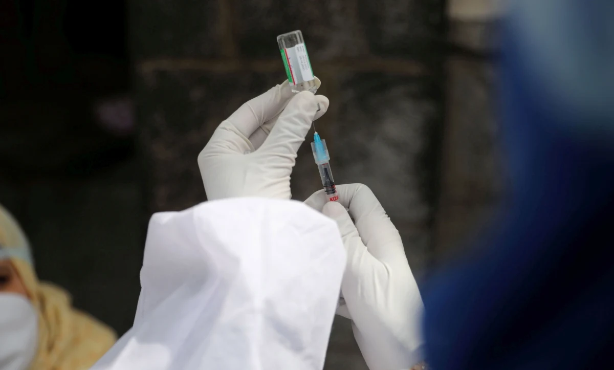 Mimo że wszyscy dorośli Amerykanie od poniedziałku kwalifikują się do zastrzyku przeciwko koronawirusowi, to tempo szczepień w USA zwolniło, po raz pierwszy od lutego. Dziennik "Washington Post" wiąże to ze spadkiem popytu na szczepionki.