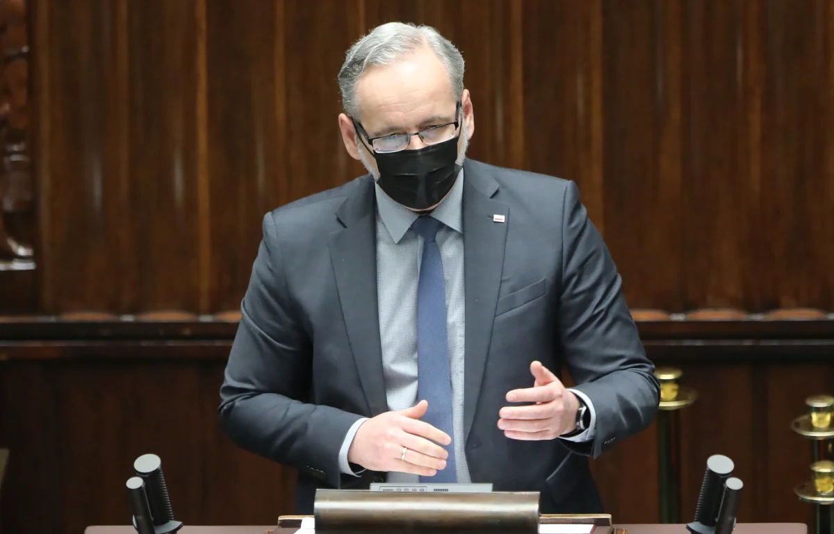 Z całą pewnością można już powiedzieć, że III fala pandemii słabnie, choć liczba zgonów nadal jest na wysokim poziomie - ocenił w czwartek minister zdrowia Adam Niedzielski.