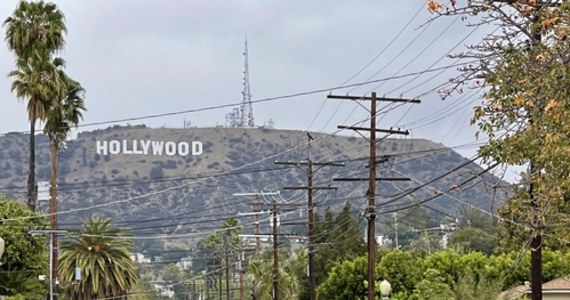 Główna część Oscarów na Union Station w Los Angeles - wielki węzeł przesiadkowy, skąd odjeżdżają i przyjeżdżają pociągi, autobusy i metro stanie się miejscem najważniejszej filmowej imprezy. Już w nocy z niedzieli na poniedziałek odbędzie się ceremonia wręczenia Oscarów. Ze względu na pandemię nie odbywa się ona w tym roku jak zazwyczaj - pod koniec lutego lub na początku marca - a dopiero w kwietniu. Wprowadzono szereg zmian, bo - ze względu na obostrzenia - nie ma możliwości zgromadzić wszystkich nominowanych i zaproszonych gości tradycyjnie w Teatrze Dolby w Hollywood. W tym roku wszystko rozegra się w czterech lokalizacjach. W Los Angeles, Hollywood, Paryżu oraz Londynie. W Mieście Aniołów przygotowaniom przygląda się nasz amerykański korespondent Paweł Żuchowski. 