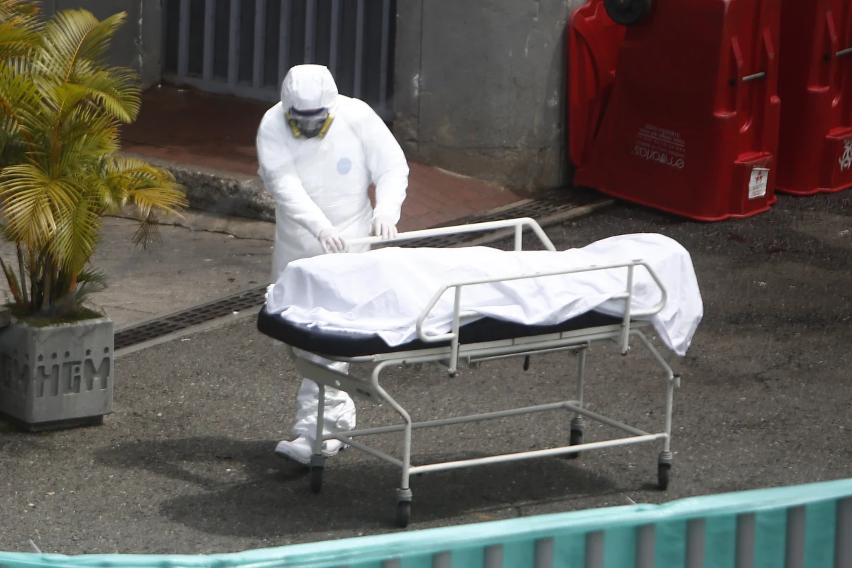 Trzy miesiące przed Igrzyskami w Tokio liczba zakażeń koronawirusem w Japonii znowu rośnie. Szczególnie trudna jest sytuacja w prefekturze Osaka, gdzie w ostatnich dniach notuje się rekordowe liczby infekcji, a w szpitalach zaczęło brakować miejsc dla ciężko chorych na Covid-19. Bilanse rosną również w Tokio, gdzie na trzy miesiące przed planowanymi Igrzyskami codziennie potwierdza się po kilkaset nowych zakażeń. Program szczepień przebiega wolniej od oczekiwań, a skandale z ubiegłego wieku wciąż podkopują zaufanie do szczepionek i rozwój rodzimych preparatów.