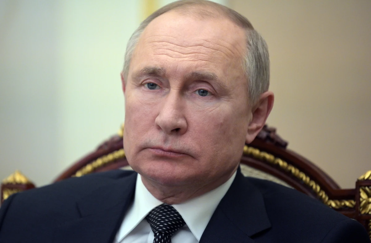 ​Rosjanie będą mieli naprawdę długą majówkę. Prezydent Rosji Władimir Putin ogłosił, że 4, 5, 6 i 7 maja będą dniami wolnymi od pracy. Wliczając w to święta majowe oznacza to, że obywatele Rosji będą mieli okazję do 10-dniowego wypoczynku.