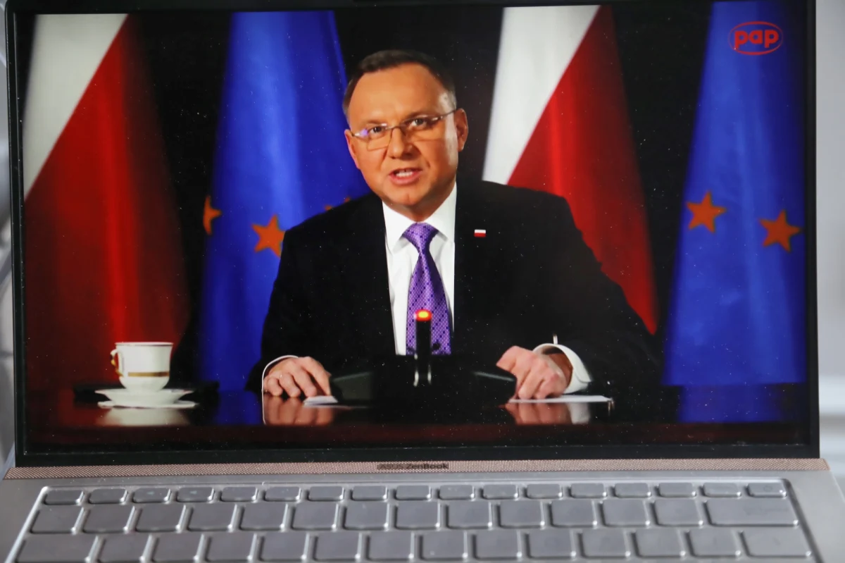 W Polsce w ciągu dwóch dekad zamierzamy zbudować zeroemisyjny system energetyczny; udział węgla zmniejszy się z 70 do nawet 11 proc. w 2040 r. - zadeklarował prezydent Andrzej Duda na szczycie klimatycznym. Zaznaczył, że nowy miks energetyczny będzie oparty o energię jądrową, odnawialną i gaz.