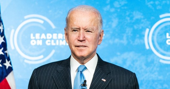 Prezydent USA Joe Biden wezwał w piątek kraje do współpracy w przejściu na czystą energię. Piątek to drugi i ostatni dzień organizowanego przez niego szczytu klimatycznego, który ma na celu pobudzenie światowych ambicji ograniczenia globalnego ocieplenia.