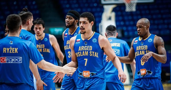 Koszykarze Arged BM Slam Stal Ostrów Wlkp. pokonali w Tel Awiwie rumuński zespół CSM Oradea 77:66 (18:24, 25:8, 14:14, 20:20) w półfinale Pucharu Europy FIBA. W niedzielnym finale podopieczni trenera Igora Milicica zmierzą się izraelskim Ironi Ness Ziona.