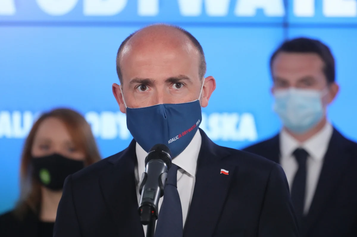 Odbudowa relacji Polski wewnątrz UE oraz przywrócenie partnerskich relacji z USA i skutecznej, sprawczej polityki wschodniej - to trzy filary nowej doktryny politycznej "Bezpieczna Polska", którą zaprezentowali liderzy PO. Skrytykowali też politykę zagraniczną PiS.