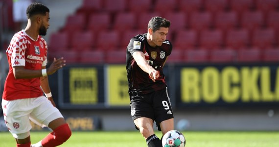 Robert Lewandowski zdobył bramkę dla Bayernu Monachium, ale mistrz Niemiec przegrał na wyjeździe z FSV Mainz 1:2 w 31. kolejce piłkarskiej Bundesligi. To oznacza, że Bawarczycy nie wykorzystali szansy, aby już w sobotę zapewnić sobie dziewiąty z rzędu tytuł.
