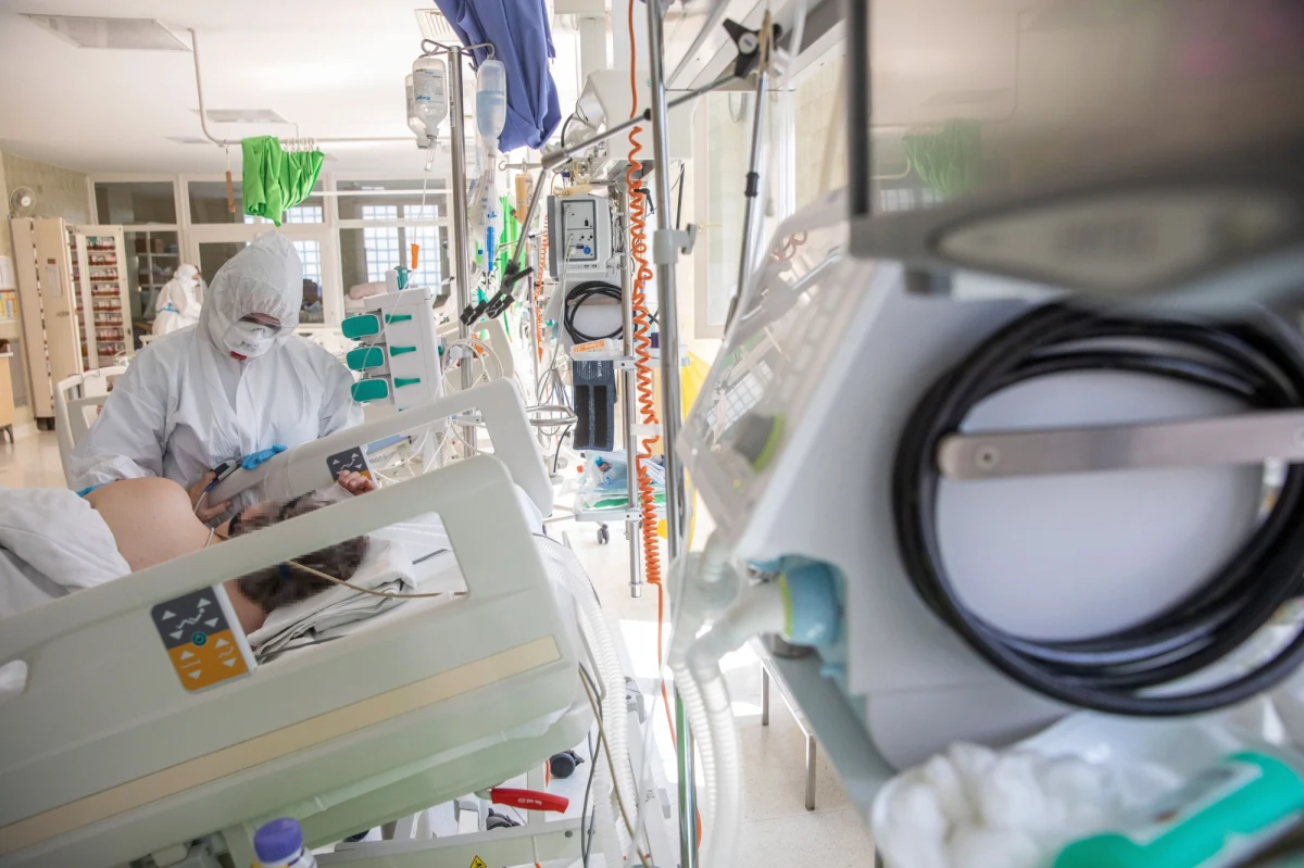 3 451 nowych przypadków zakażenia koronawirusem i 22 zmarłych pacjentów z Covid-19 - takie dane za ostatnią dobę podaje Ministerstwo Zdrowia. To jest najniższy dobowy przyrost w naszym kraju od połowy lutego. Jakiego luzowania obostrzeń możemy się spodziewać od przyszłego tygodnia?