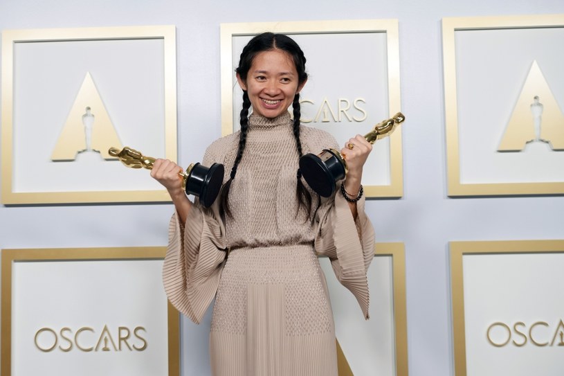 Oscary dla "Nomadland" Chloe Zhao to symboliczne nagrodzenie nadziei, że możemy zmienić naszą rzeczywistość - oceniła w rozmowie z PAP krytyczka filmowa i sztuki Adriana Prodeus. Dodała, że "największym przegranym tegorocznych Oscarów jest Netflix".