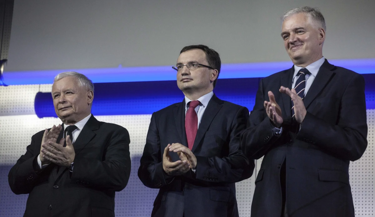 Po wczorajszym spotkaniu liderów Zjednoczonej Prawicy na Twitterze pojawiło się oświadczenie polityków PiS i Porozumienia, zapewniające o woli zawarcia porozumienia programowego. Czy coś może dziwić bardziej, niż uzgadnianie programu półtora roku po wyborach i sześciu latach sprawowania władzy?