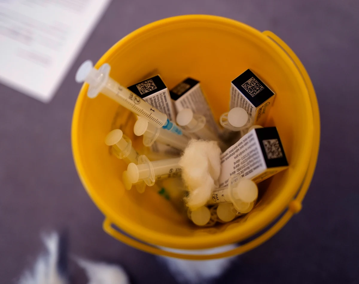 Stany Zjednoczone zamierzają wyeksportować w najbliższych miesiącach do innych krajów 60 mln dawek szczepionki AstraZeneca przeciw Covid-19, która w USA nie została jeszcze dopuszczona do użytku - zakomunikował w poniedziałek Biały Dom. Nie sprecyzowano, do których krajów miałyby trafić te dawki.