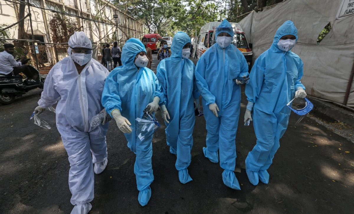 Sytuacja epidemiczna w Indiach, gdzie w ostatnim czasie drastycznie rośnie liczba zakażeń kornawirusem, jest "niezwykle poruszająca" - powiedział szef Światowej Organizacji Zdrowia Tedros Adhanom Ghebreyesus. Zapowiedział wysłanie do tego kraju sprzętu i personelu do walki z epidemią.