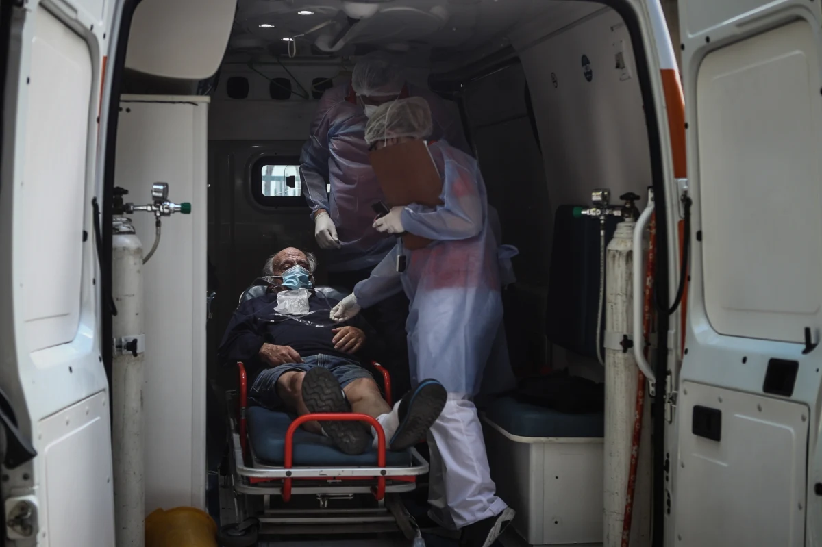 Bartosz Fiałek jest lekarzem, który prowadzi w mediach społecznościowych profili służący popularyzacji wiedzy medycznej. Zamieścił na nim wpis, którego tematem jest wariant indyjski koronawirusa. 