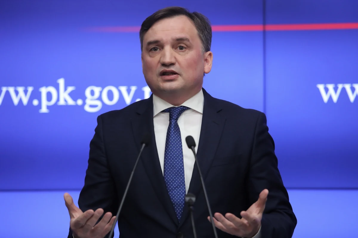 Plan uruchomienia Funduszu Odbudowy może w przyszłości zagrozić suwerenności Polski; mimo różnicy zdań w kwestii Funduszu Odbudowy opowiadamy się za dalszym działaniem koalicji - czytamy w stanowisku Solidarnej Polski opublikowanym w mediach społecznościowych.