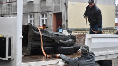 Zniszczenie pomnika ks. Jankowskiego. Obrońcy oskarżonych chcą przesłuchania 30 świadków 