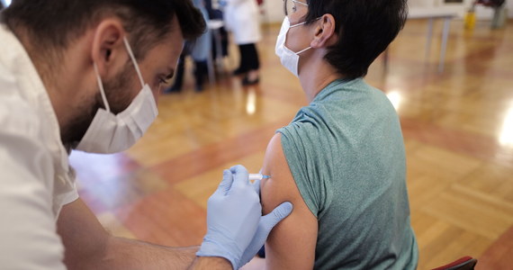 Rosną nadzieje, że amerykańska firma Novavax zdoła wprowadzić na rynek miliony szczepionek przeciwko koronawirusowi, uzupełniając zapasy USA oraz innych państw świata - pisze portal Politico.