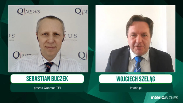 Większość z nas trzyma pieniądze na lokatach w banku. Podobnie jest w innych krajach Europy – mówi Interii Sebastian Buczek, prezes Quercus TFI. - Jednak Rada Polityki Pieniężnej obniżyła w zeszłym roku stopy procentowe do zera, w efekcie banki obniżyły oprocentowanie depozytów i w tej chwili trzymanie w nich pieniędzy nie ma ekonomicznego sensu - nic na nich nie zarabiamy gdy inflacja jest kilkuprocentowa. Osoby bardziej aktywne szukają alternatywy i w najbliższym czasie ten proces będzie narastał - przewiduje prezes Quercus TFI. - Wiele osób zdecydowało się na inwestowanie w nieruchomości, ale do tego potrzeba relatywnie dużych środków, zwykle kilkuset tysięcy złotych. Na giełdzie zniechęcałbym do inwestowania w spółki spekulacyjne, te które mocno rosną, a potem równie gwałtownie spadają. Lepiej wybierać spółki, które znamy, bo korzystamy z ich produktów. Niektóre z nich są dziś nisko wycenione, a zarazem płacą solidne dywidendy Inwestowanie na giełdzie zawsze jednak wiąże się z ryzykiem – można je zmniejszyć korzystając z funduszy inwestycyjnych - przypomina Sebastian Buczek.